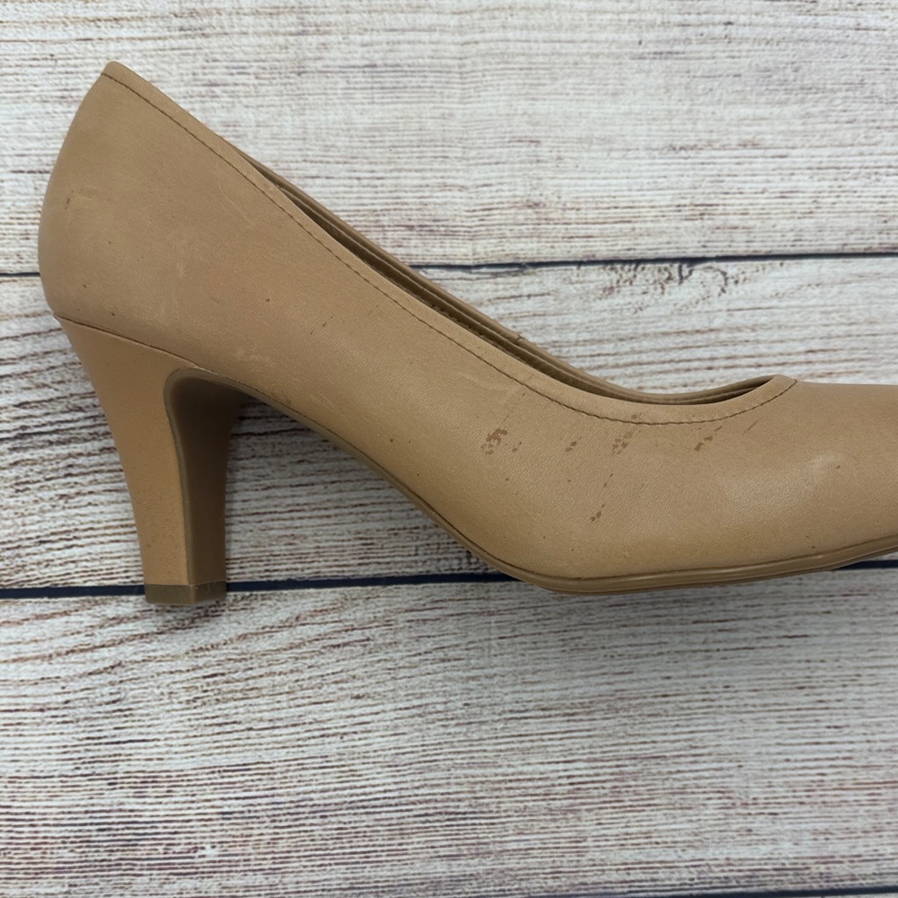 Sofft Women's Tan Heels - Picture 3 of 8